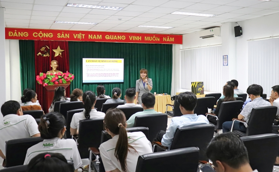 Lớp chuyên đề: KIẾN THỨC AN TOÀN VỆ SINH LAO ĐỘNG VÀ ERGONOMICS TRONG CÔNG VIỆC VĂN PHÒNG